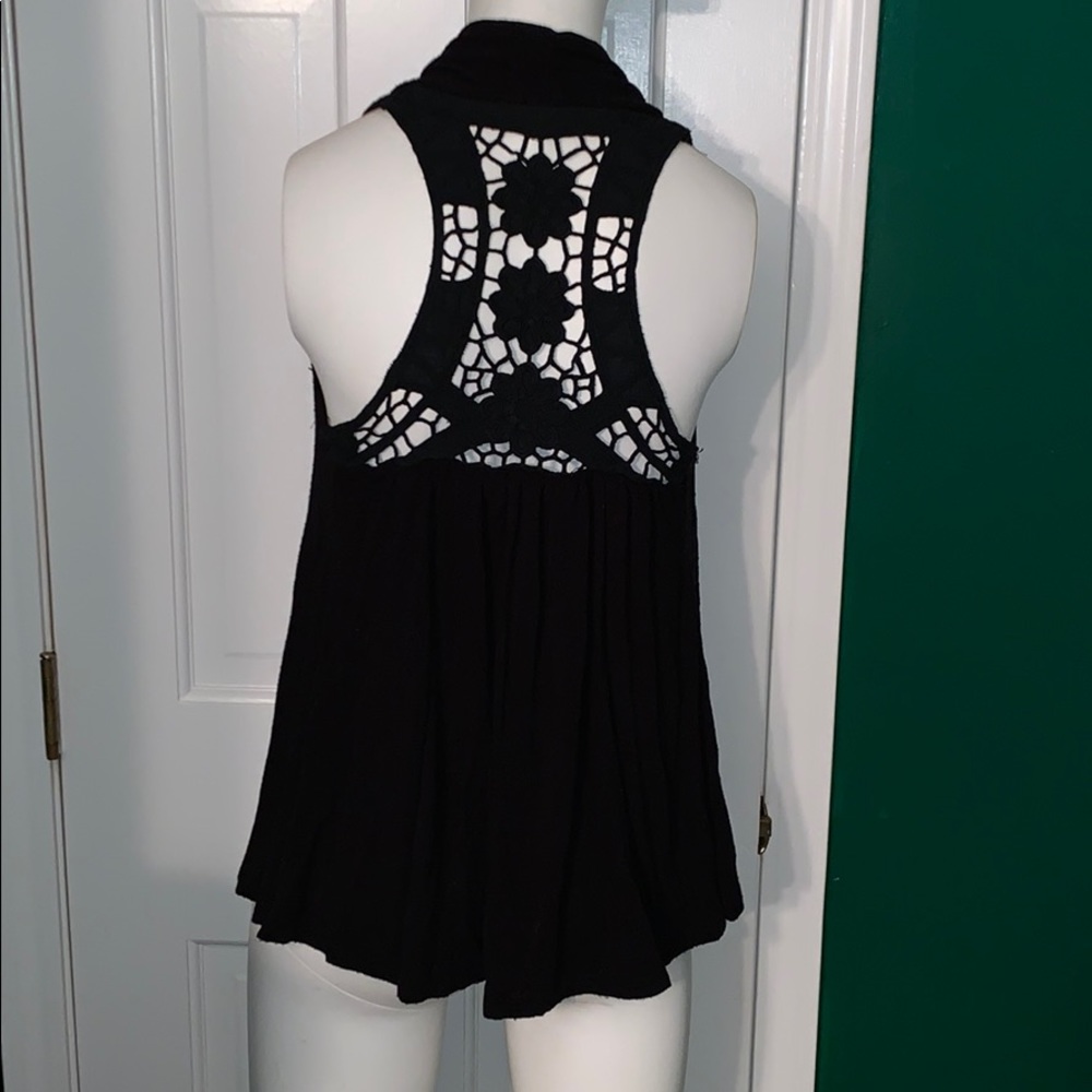 Papaya sleeveless vest size small